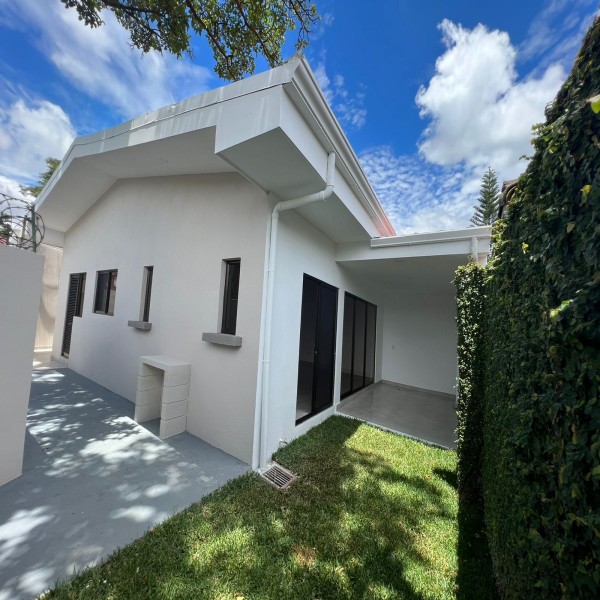 Galeria VENTA DE BELLA CASA EN POZOS DE SANTA ANA